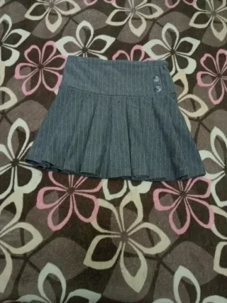 Falda niña gris con rayas