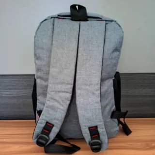Mochila urbana 20L | Impermeable con puerto USB
