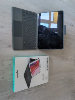 Logitech Combo Touch iPad (7ª, 8ª e 9ª generazione)