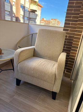 Sillón beige de tela