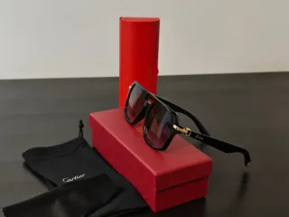 Óculos Cartier Preto e Dourado