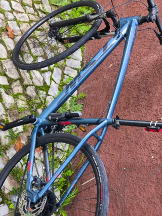 Bicicleta BTT azul