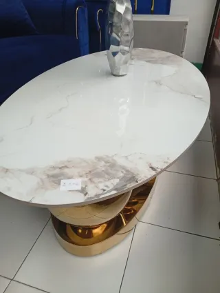 Mesa redonda mármol y oro