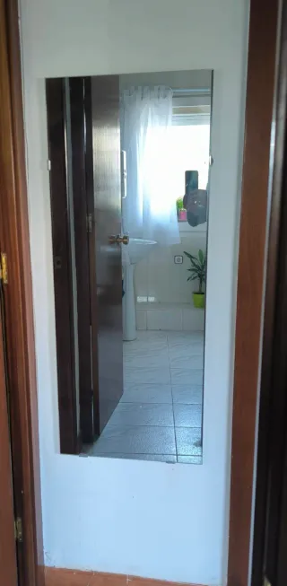 Espejo de pared de cristal y madera