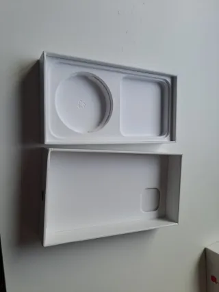 Caja vacía iPhone 13