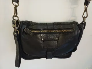Bolso de cuero negro