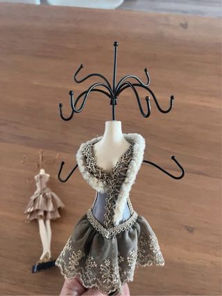 2 Supporti per Gioielli a Forma di Abito (Oro e Grigio)