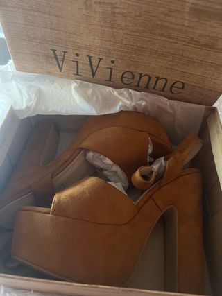 Zapato tacón camel talla 38 sin estrenar