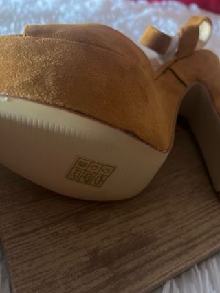 Zapato tacón camel talla 38 sin estrenar