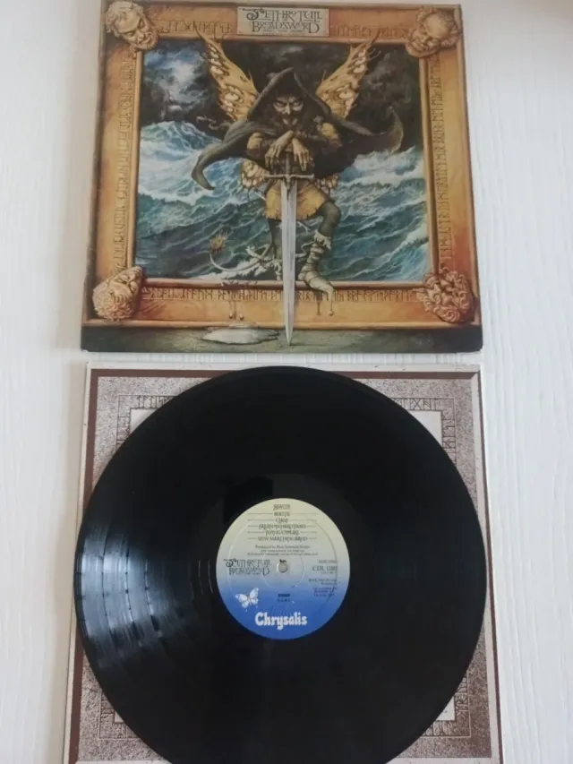 LP JETHRO TULL BROADSWORD
