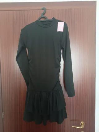 Vestitino nero arricciato in vita