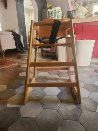 Trona madera infantil con cinturón