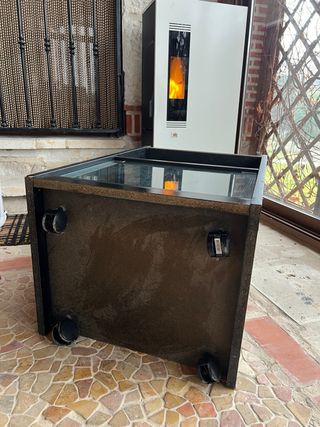 Mueble auxiliar con ruedas y puerta de cristal