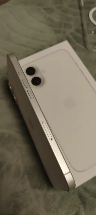 iPhone 16 Plus Bianco