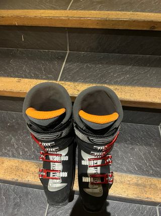 Botas de esquí Salomon negras y rojas