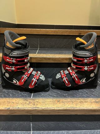Botas de esquí Salomon negras y rojas