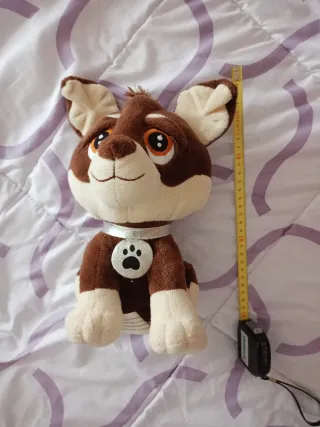 Peluche perro marrón y blanco