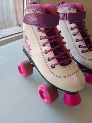 Patines de niña blancos y rosas