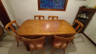 Mesa de comedor de madera