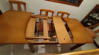 Mesa de comedor de madera