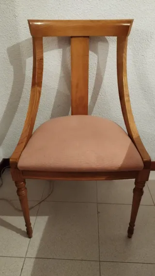 Mesa de comedor de madera