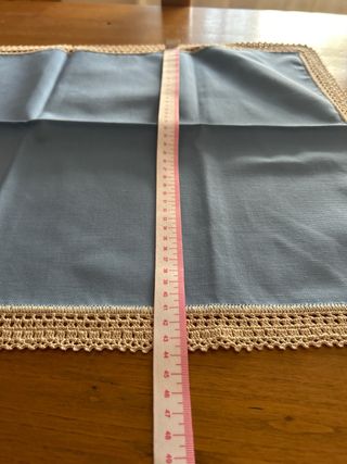 Grembiule , 2 tovagliette,2 tovaglioli ricamati