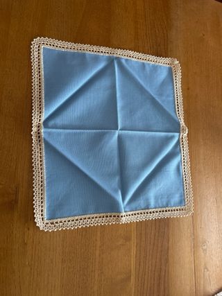 Grembiule , 2 tovagliette,2 tovaglioli ricamati