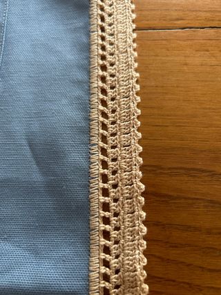 Grembiule , 2 tovagliette,2 tovaglioli ricamati