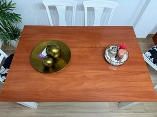 Mesa de comedor de madera y cristal