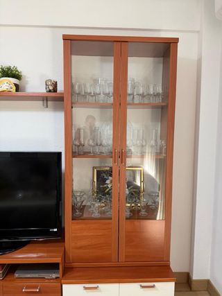 Mesa de comedor de madera y cristal