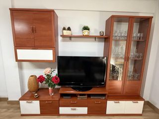 Mesa de comedor de madera y cristal