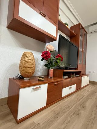 Mesa de comedor de madera y cristal