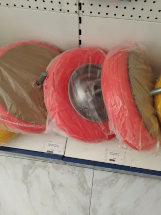 Rueda carretilla roja