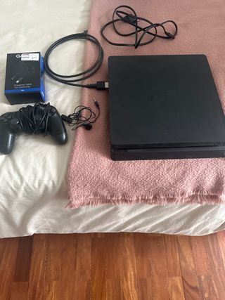 Consola PS4 Slim Negra + Accesorios
