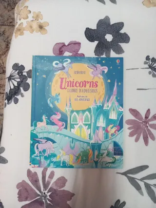 Puzzle 100 piezas con libro de pegatinas