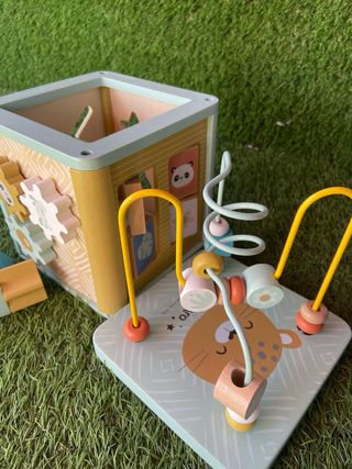 Cubo sensorial de madera