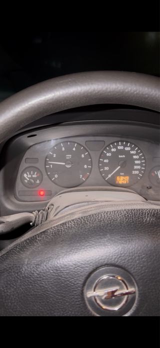 Opel Astra club 5 puertas 1.6 8 valvulas 2001