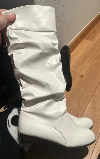 Botas altas blancas tacón bajo