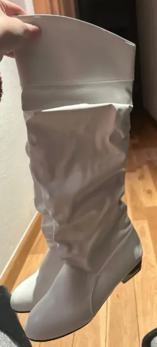 Botas altas blancas tacón bajo