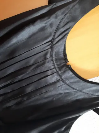 Vestido negro fiesta con tirantes en lazo