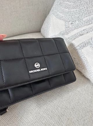 Bolso bandolera Michael Kors acolchado negro