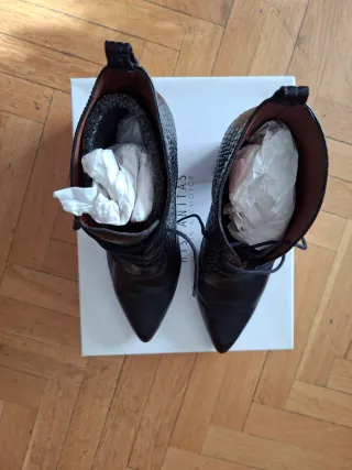 Botines Hispanitas Tacón Alto Cordones Negros