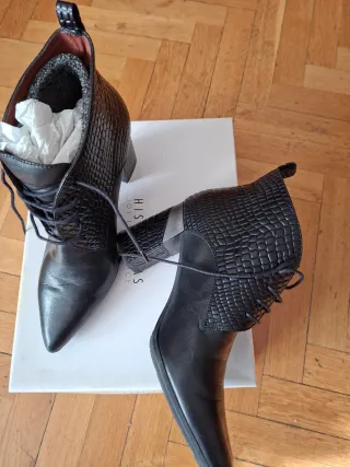Botines Hispanitas Tacón Alto Cordones Negros