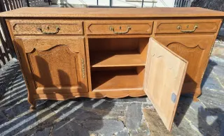 Aparador vintage retro de madera. Rústico