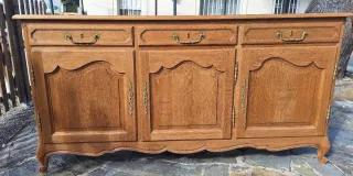 Aparador vintage retro de madera. Rústico