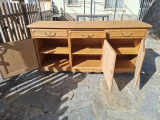 Aparador vintage retro de madera. Rústico