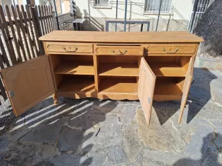 Aparador vintage retro de madera. Rústico