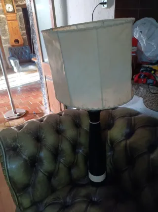 Lámpara de mesa brutalista de papel y cuero