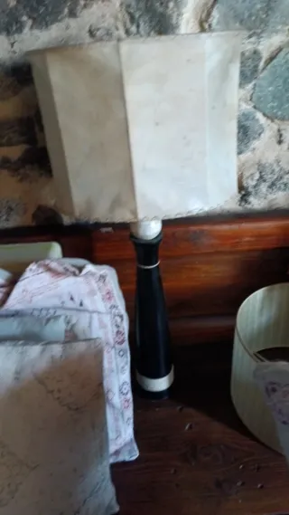 Lámpara de mesa brutalista de papel y cuero