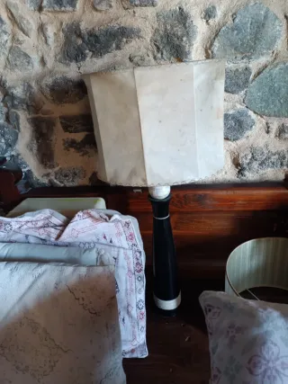 Lámpara de mesa brutalista de papel y cuero